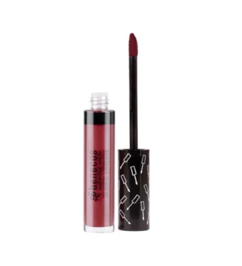Flacon de natural lipgloss kiss me Benecos 5 ml, gloss à lèvres bordeaux disponible sur uPara Maroc